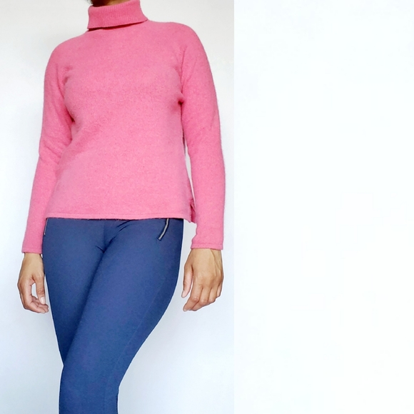 Jeanne Pierre Turtleneck - Picture 2 of 9